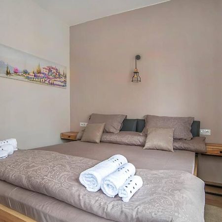 Elegant & Stylish 2 Bedroom Top Central Apartment Софія Екстер'єр фото