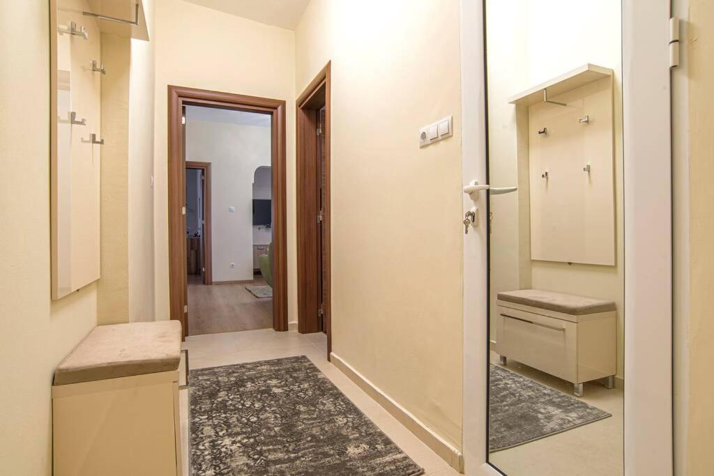 Elegant & Stylish 2 Bedroom Top Central Apartment Софія Екстер'єр фото